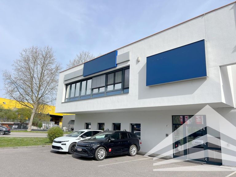 Aussenansicht mit Werbemöglichkeiten