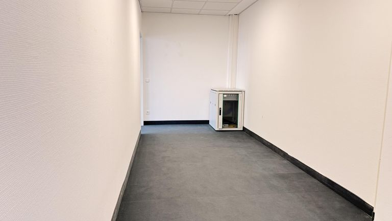 Gang mit EDV-Ecke