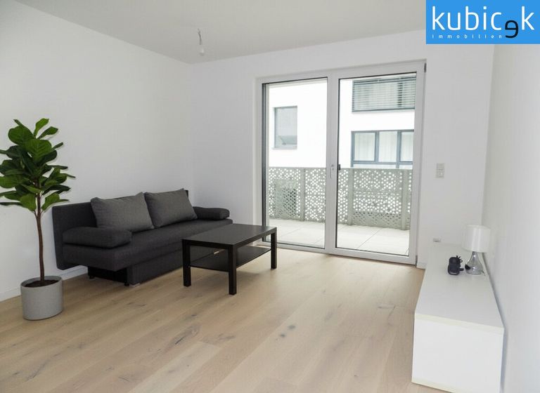 Wohnbereich mit Ausgang zur Loggia