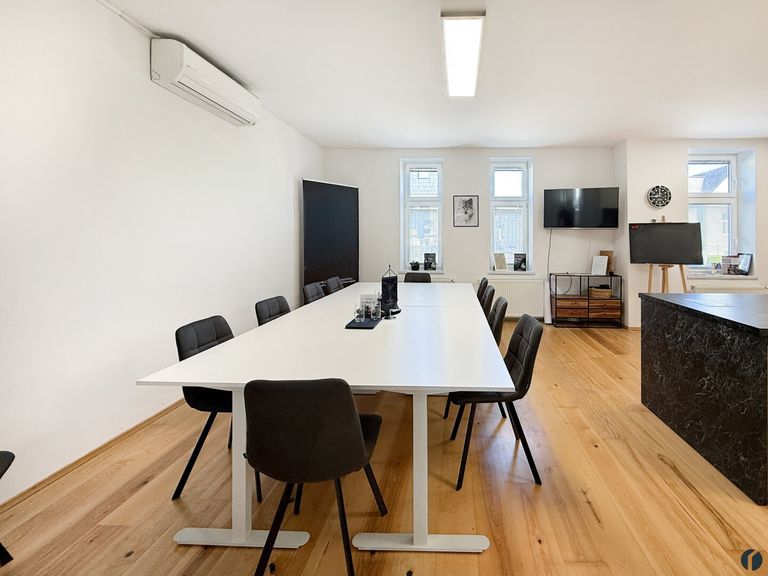 Wohnraum mit offener Küche