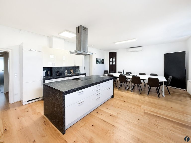 Wohnraum mit offener Küche