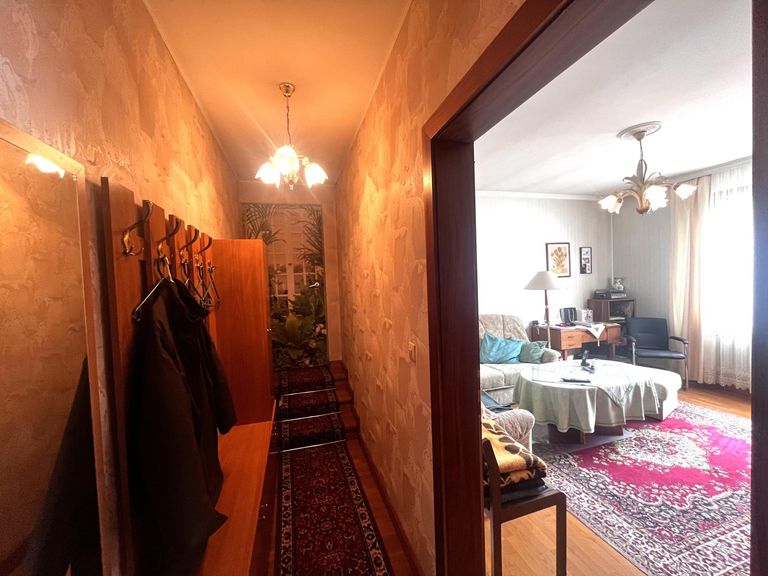 16 EG - Zugang Garage