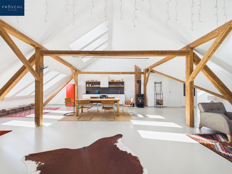 Ansicht Küche und Essbereich vom Balkon