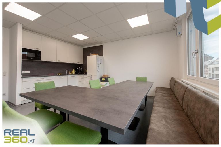 Küche mit Sitzmöglichkeiten