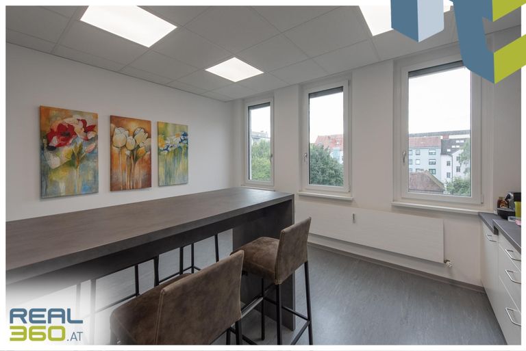 Küche mit Sitzgelegenheiten 3.OG