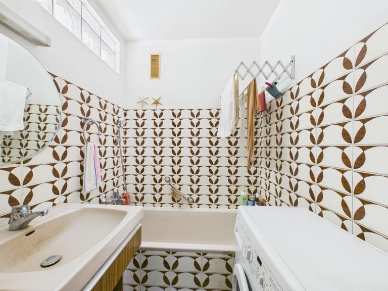 CAM04191G0-PR0088-STILL008