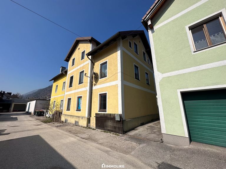 Außen Zufahrtseitig