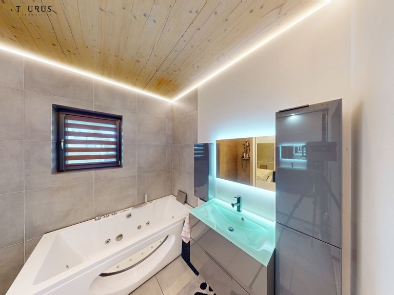 EG Bad mit Badewanne