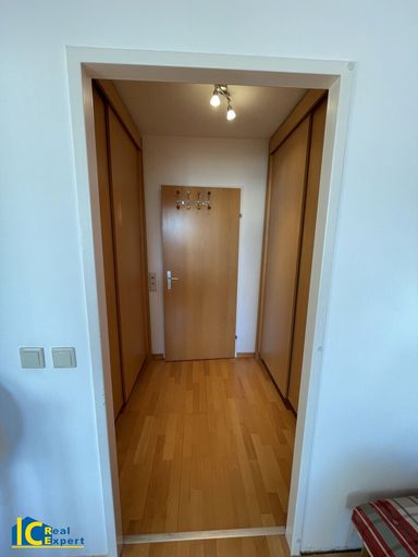 Schrankraum mit raumhohen Schiebetüreneinbauschränken