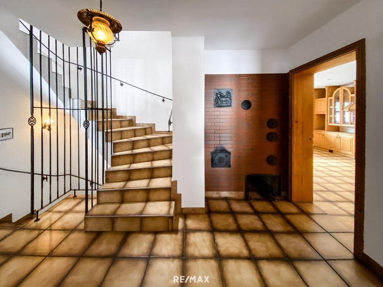 Flur mit Kamin Haus 2