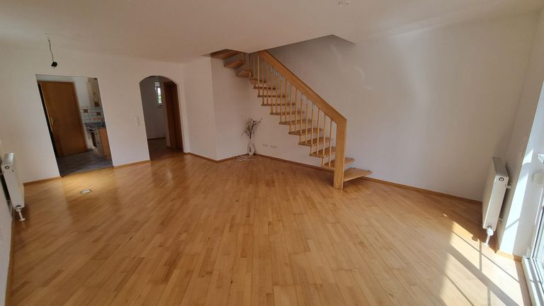 Wohnraum mit Aufgang