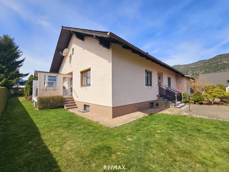 Ansicht mit Terrasse