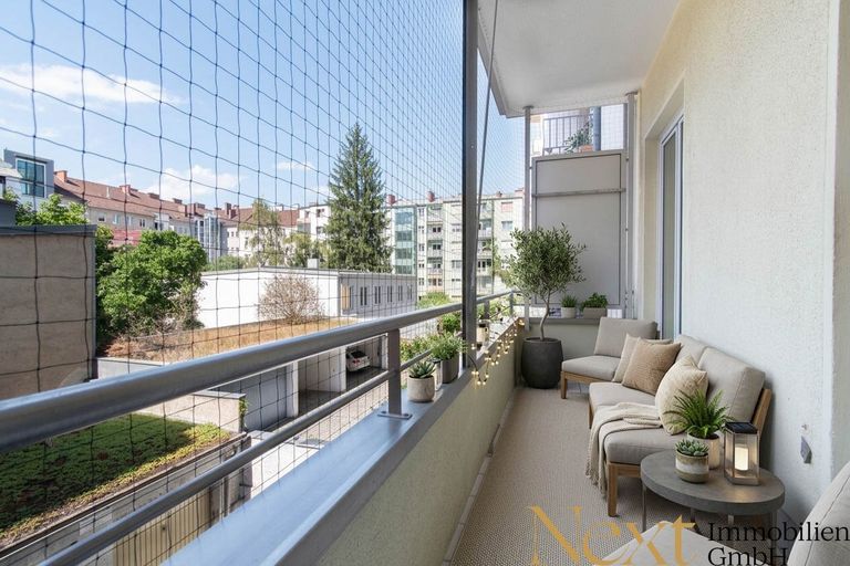 Balkon/Loggia (KI möbliert)