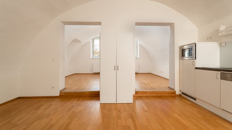 Küche Richtung Wohn- u. Schlafbereich