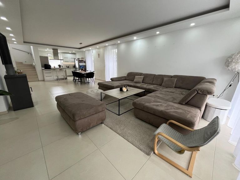 Erdgeschoss - Wohnraum mit Essbereich und Küche