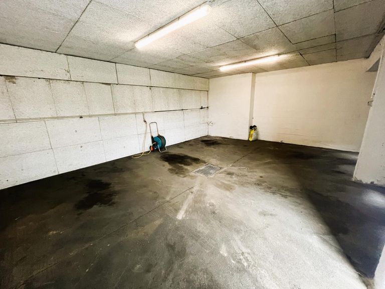 Einstellraum für 3 KFZ-Stellplätze