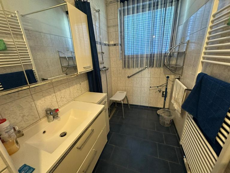 Einfamilienhaus mit Stall und Wirtschaftsgebäude i