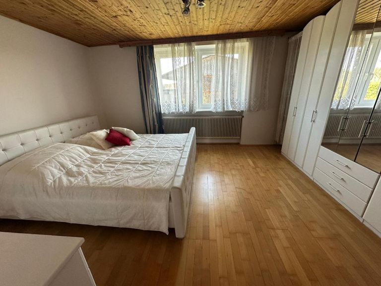 Einfamilienhaus mit Stall und Wirtschaftsgebäude i