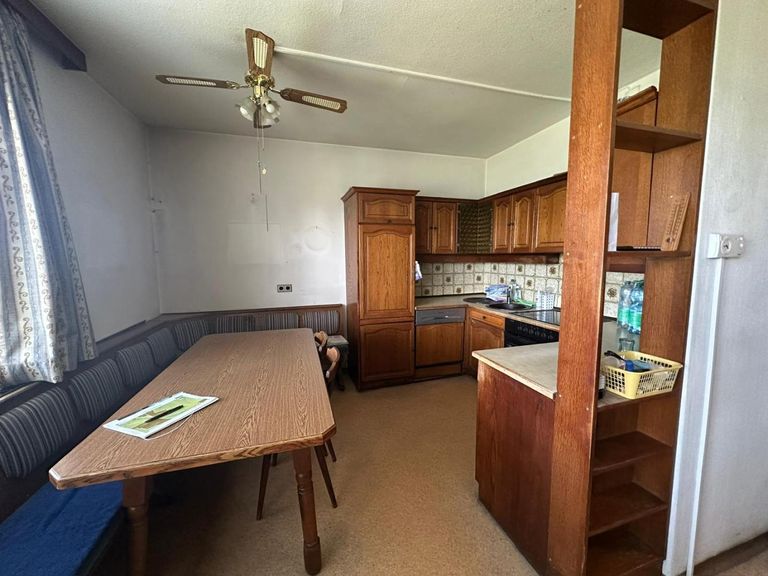 Einfamilienhaus mit Stall und Wirtschaftsgebäude i