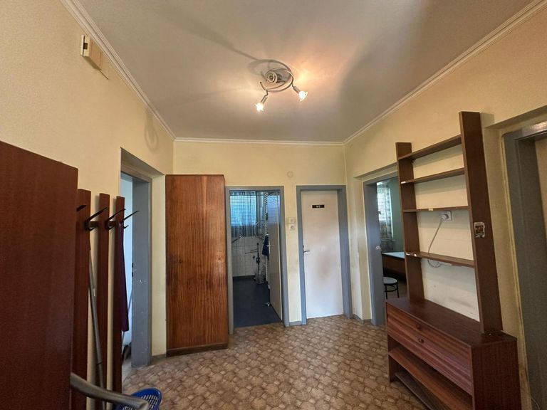 Einfamilienhaus mit Stall und Wirtschaftsgebäude i