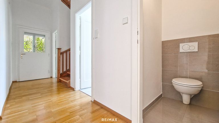 Diele und Toilette (Hochparterre)