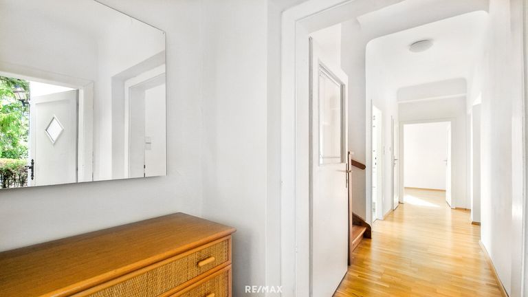 Windfang und Diele (Hochparterre)