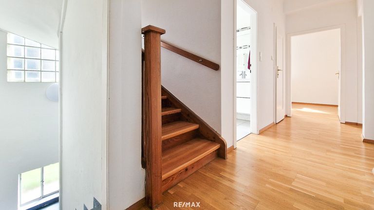 Diele (Hochparterre) und Abgang ins Untergeschoss