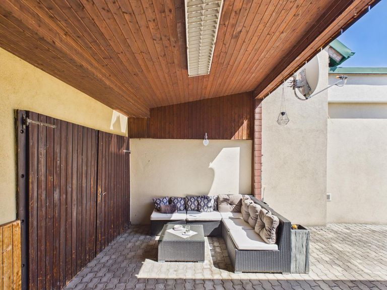 überdachte Terrasse