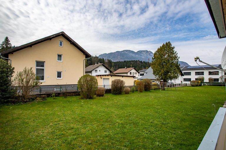 Grünfläche vor den Loggien