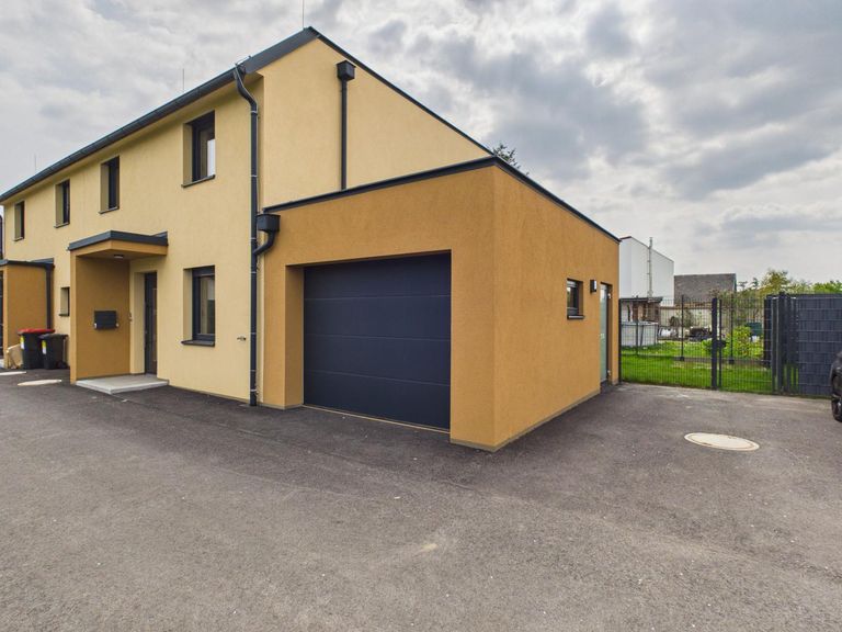 Reihenhaus mit Garage
