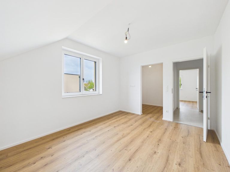 Zimmer 3 mit begehbarem Kleiderschrank