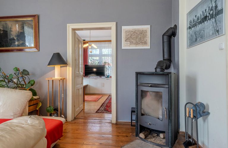 Wohnzimmer mit Kachelofen
