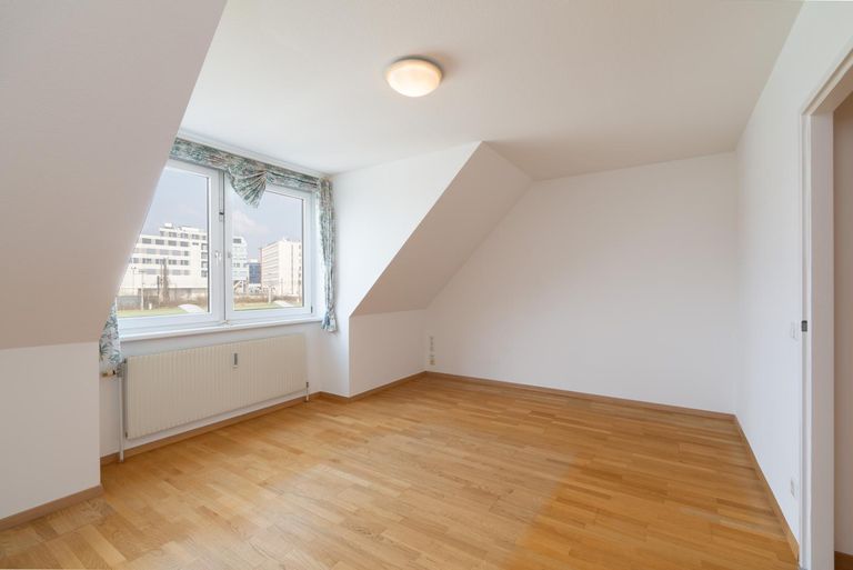 Geräumiges Hauptschlafzimmer