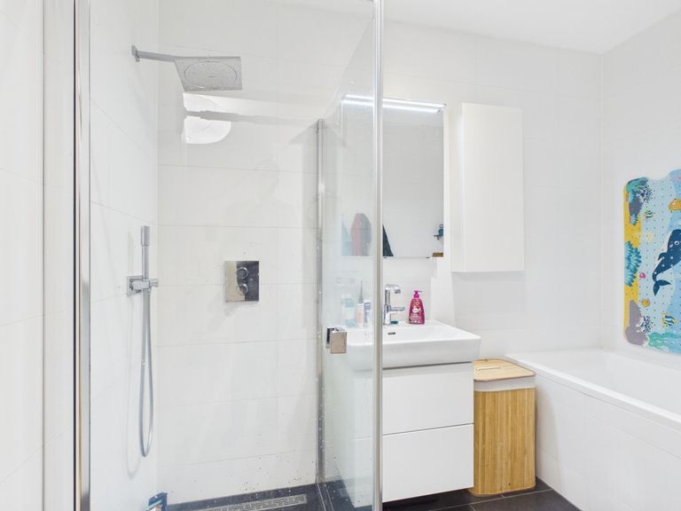 CAM04191G0-PR0084-STILL008