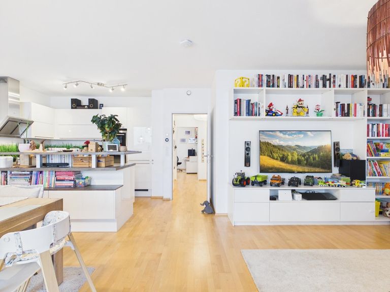 CAM04191G0-PR0084-STILL020