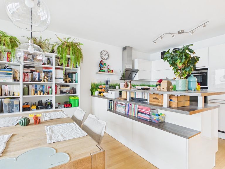 CAM04191G0-PR0084-STILL005