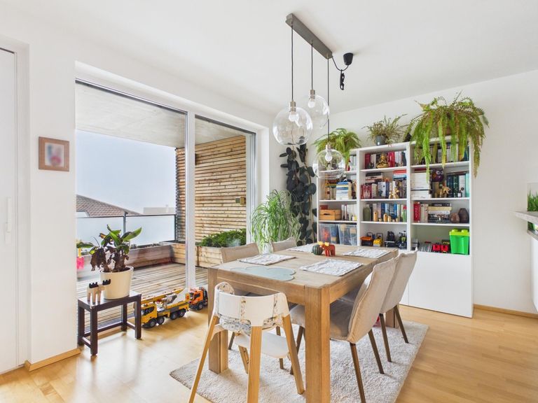 CAM04191G0-PR0084-STILL022