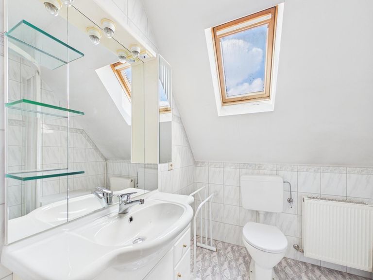 CAM04191G0-PR0091-STILL020