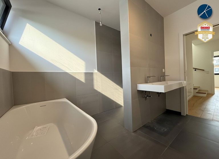 Badewannd und Walk-In Dusche