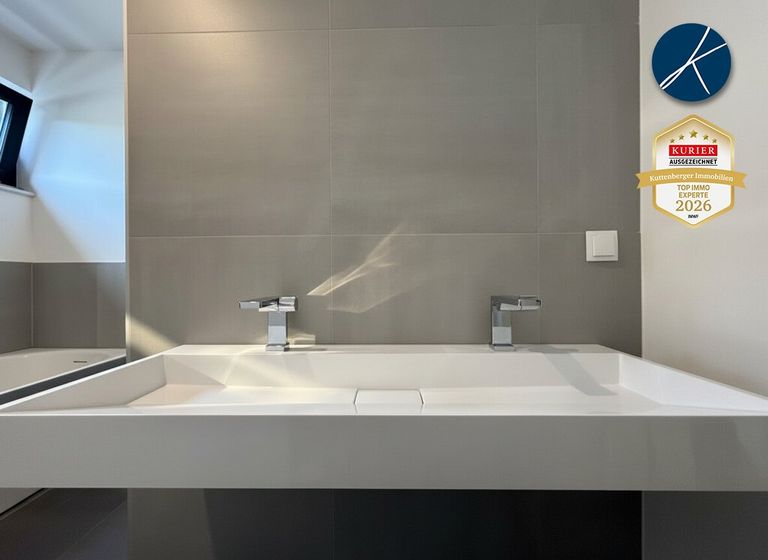 Tageslichtbad mit moderner Ausstattung