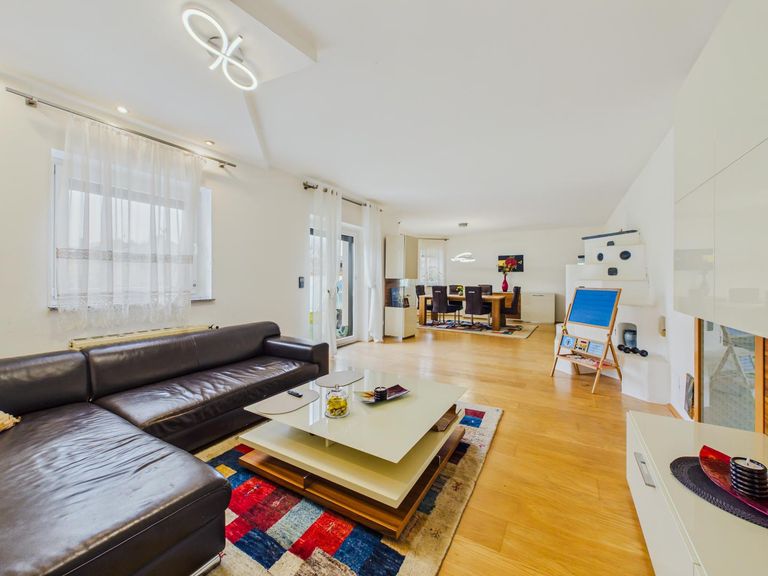 Wohn- und Essbereich 4