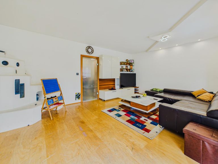 Wohn- und Essbereich 6