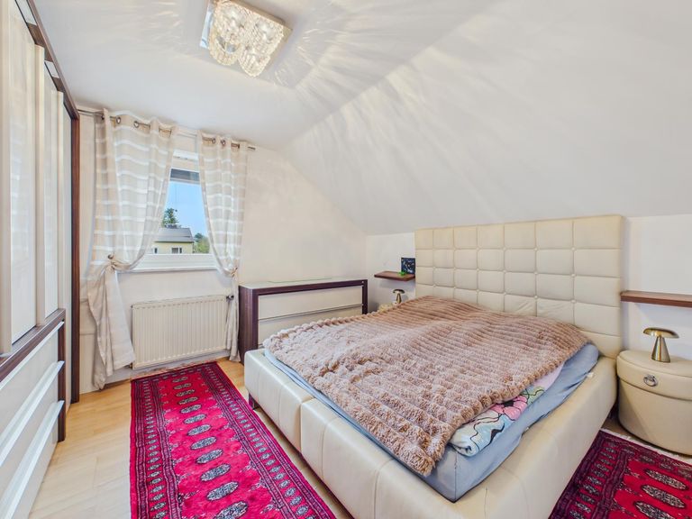 Schlafzimmer 1