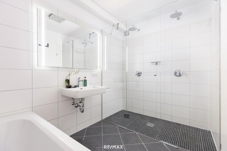 Badezimmer mit Badewanne