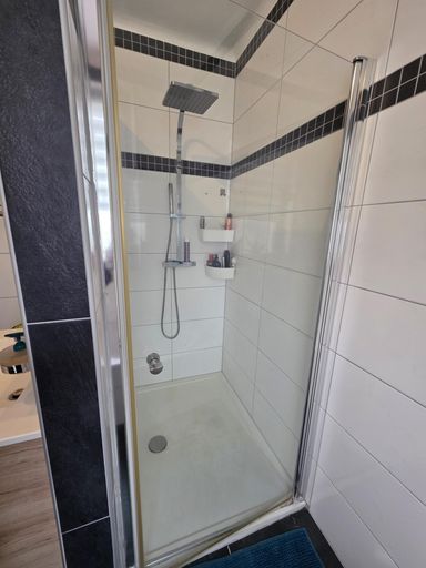 Bad- Dusche
