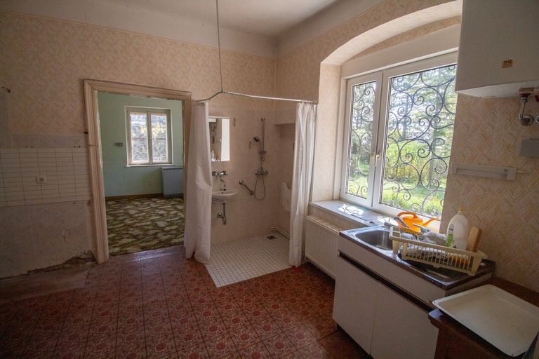 Küchenbereich mit Dusche