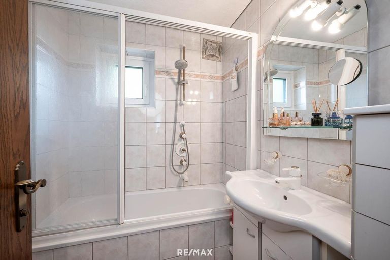 Badezimmer mit Badewanne