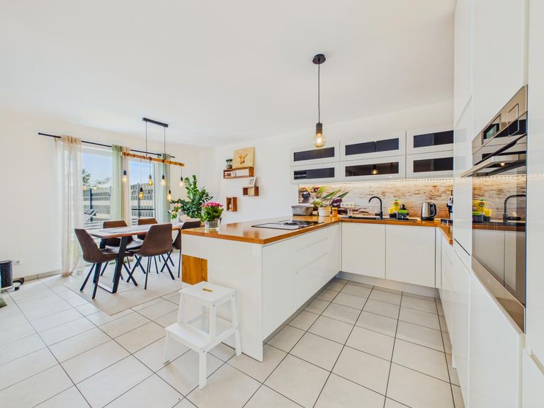 Wohn- und Essbereich 7