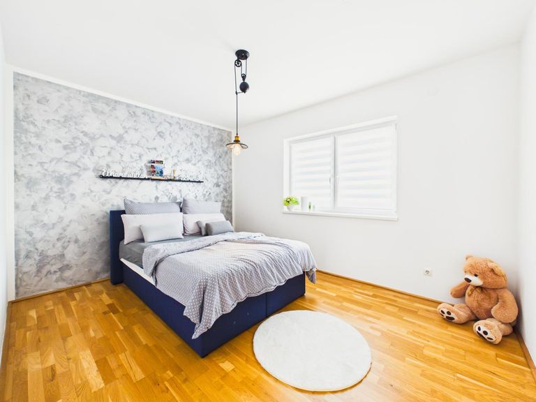 Schlafzimmer 1