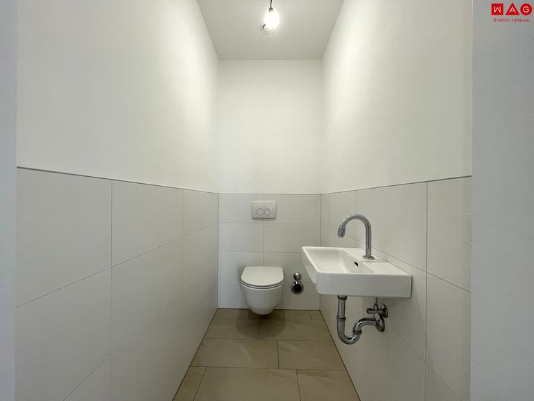 WC mit Handwaschbecken